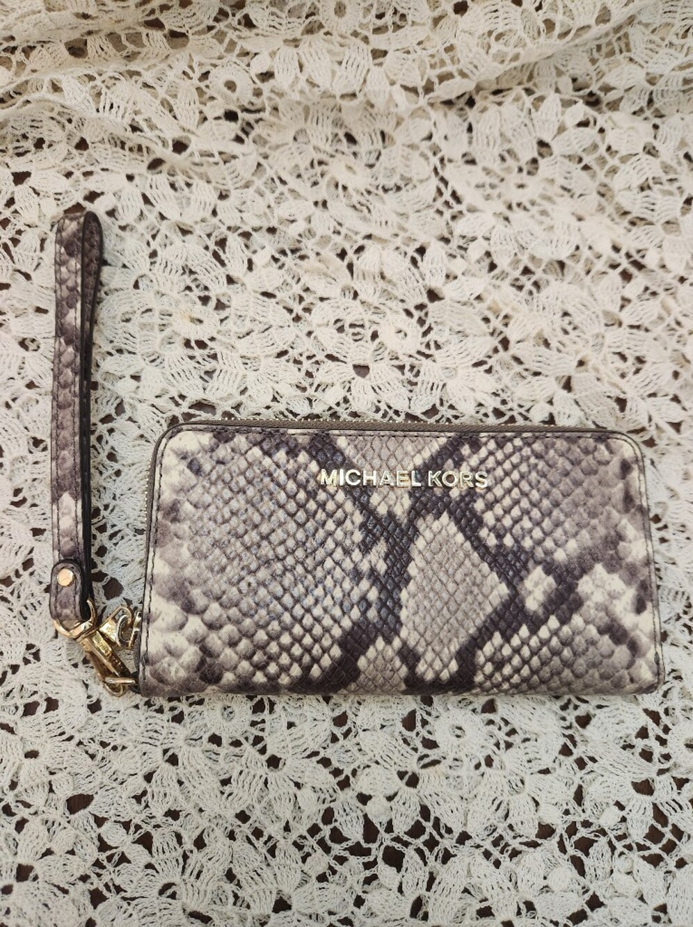 Michael Kors Jet Set Travel snake-embossed leather wristlet wallet Preloved - Picture 1 of 10